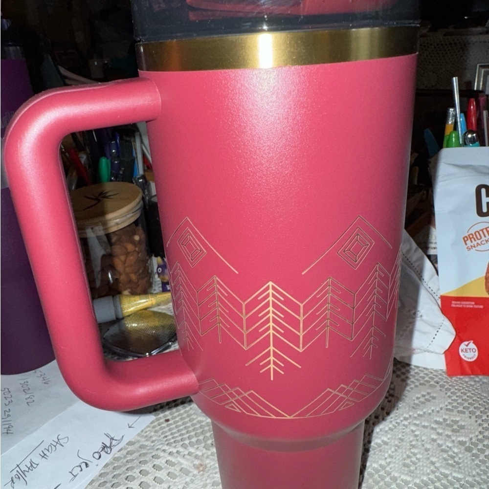 NIB Collectible Stanley 40 oz flip straw w/ handle “Crimson” Winterscape design - Picture 6 of 10